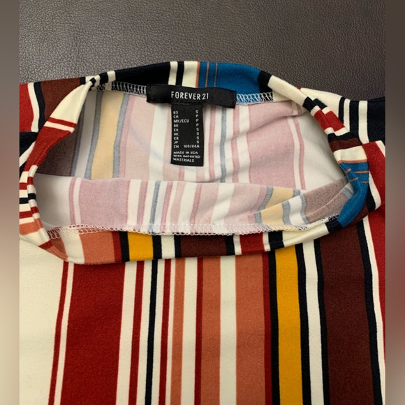 Forever 21 Crop Top Tshirt Vertical Striped - Picture 2 of 2